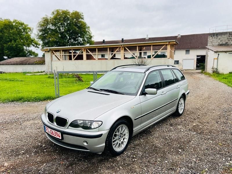 Silber Gebraucht 2003 BMW 318 Sport Line Kombi | 2.799 € (Guter Preis) - Bild 1/4