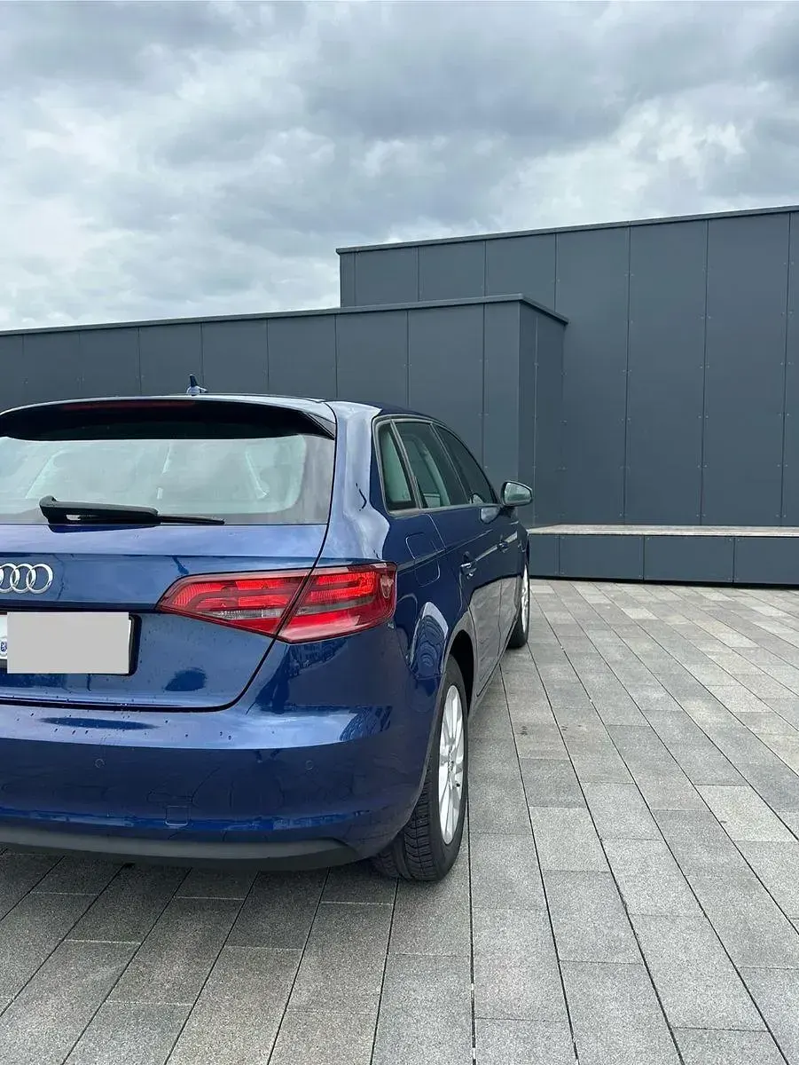 Gebraucht Audi A3 Sportback Attraction 110 PS (80 kW) 2014 Blau Kleinwagen