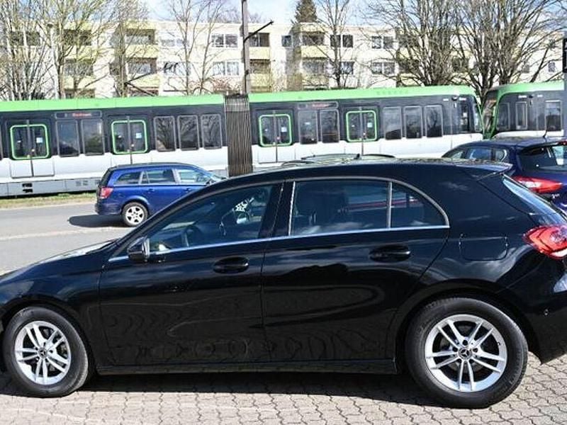 Gebraucht Mercedes A180 136 PS (100 kW) 2019 Schwarz Limousine