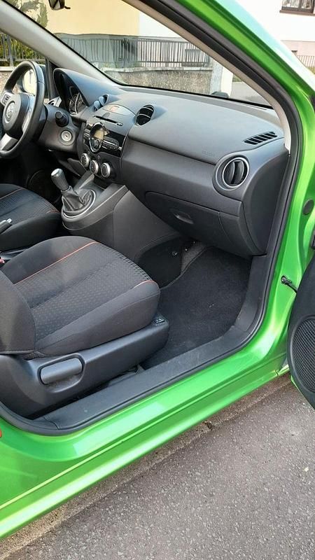 Gebraucht Mazda 2 Edition 84 PS (61 kW) 2012 Grün Kleinwagen