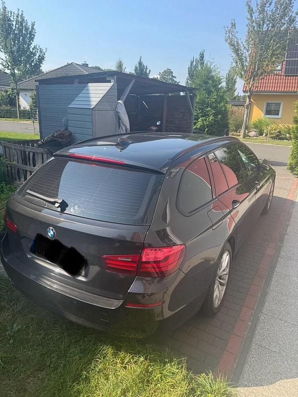 Braun Gebraucht 2016 BMW 530 Kombi | 13.699 € (Superpreis) - Bild 1/4