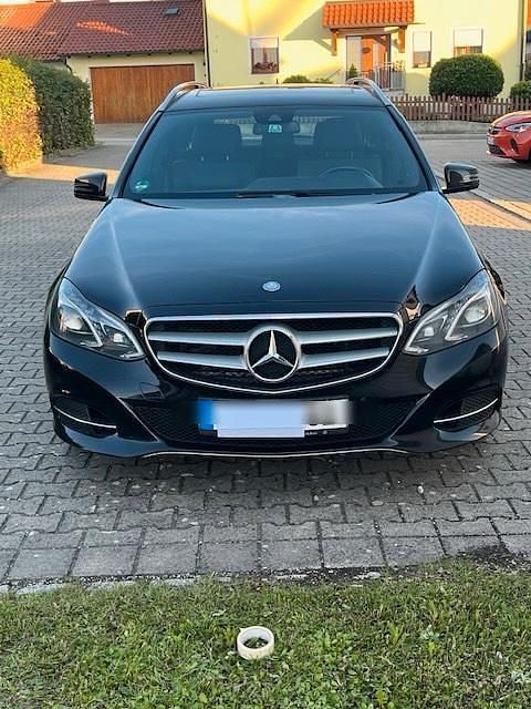 Schwarz Gebraucht 2015 Mercedes E350 Avantgarde Kombi | 15.500 € (Guter Preis) - Bild 1/4