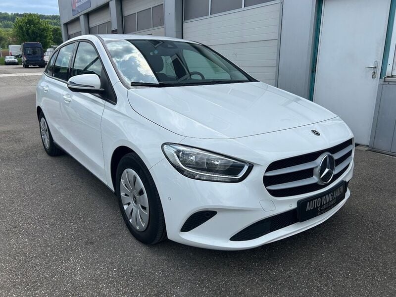Weiß Gebraucht 2019 Mercedes B180 Business Van / Kleinbus | 14.800 € (Guter Preis) - Bild 1/4