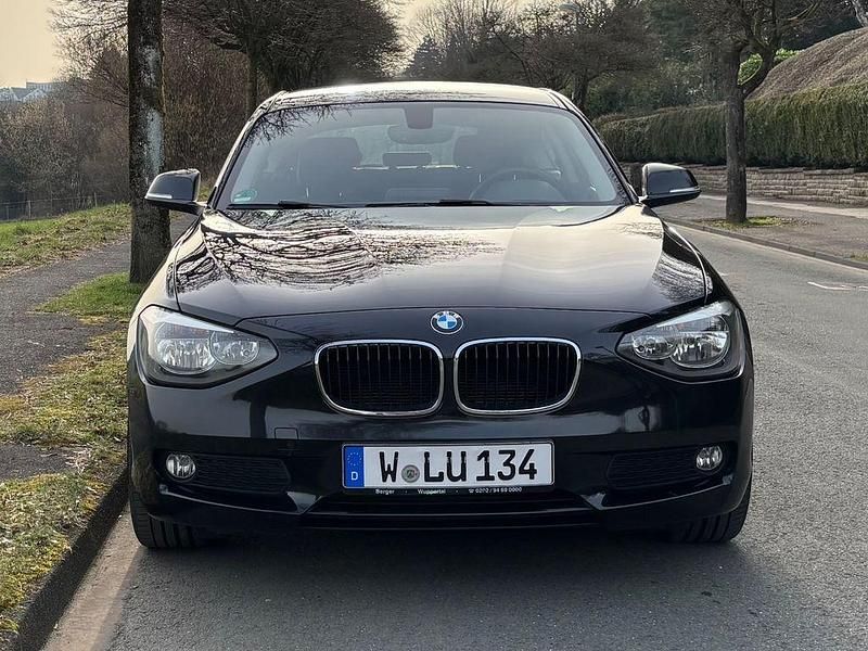 Gebraucht BMW 114 102 PS (75 kW) 2014 Schwarz Kleinwagen