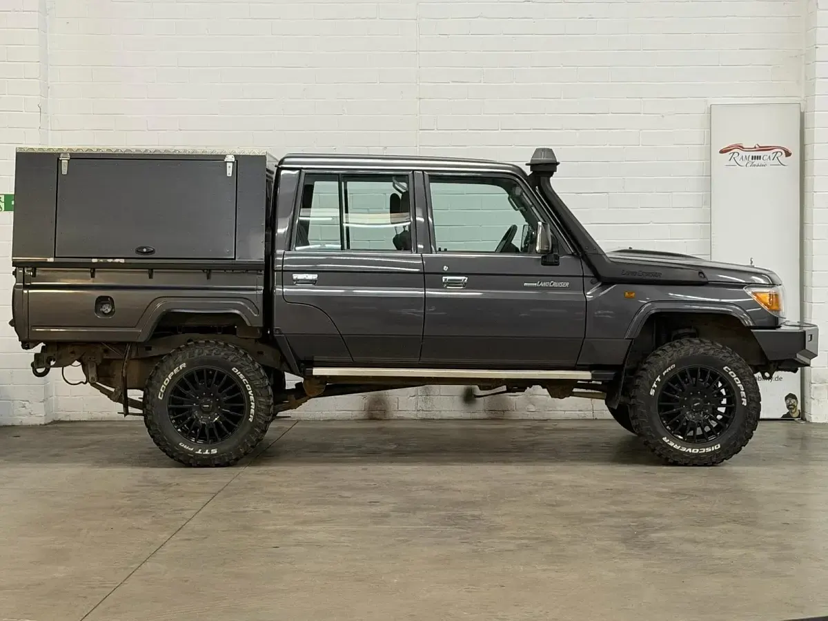 Gebraucht Toyota Land Cruiser 231 PS (169 kW) 2017 Grau Pickup
