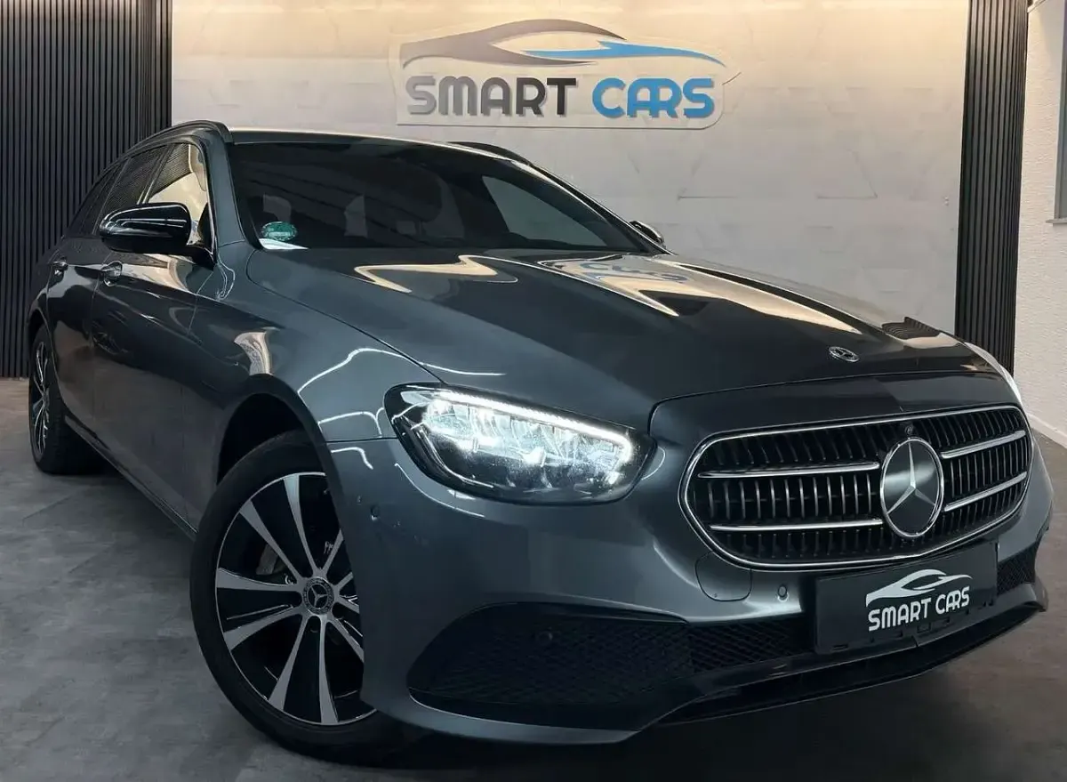 Gebraucht Mercedes E300 306 PS (225 kW) 2021 Grau Van / Kleinbus
