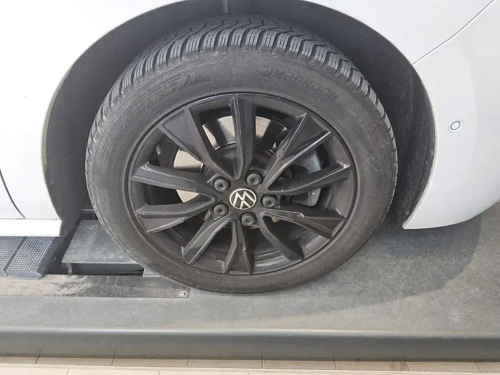 Gebraucht VW Multivan Edition 204 PS (150 kW) 2023 Weiß (candyweiß) Van / Kleinbus