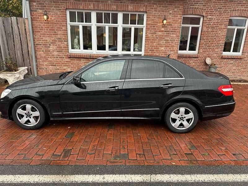 Gebraucht Mercedes E350 272 PS (200 kW) 2009 Schwarz Limousine