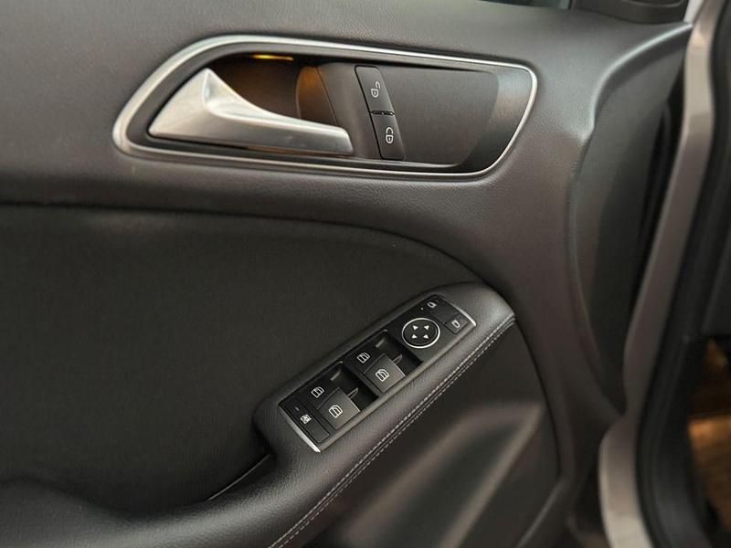 Gebraucht Mercedes B180 Style 109 PS (80 kW) 2017 Grau Van / Kleinbus