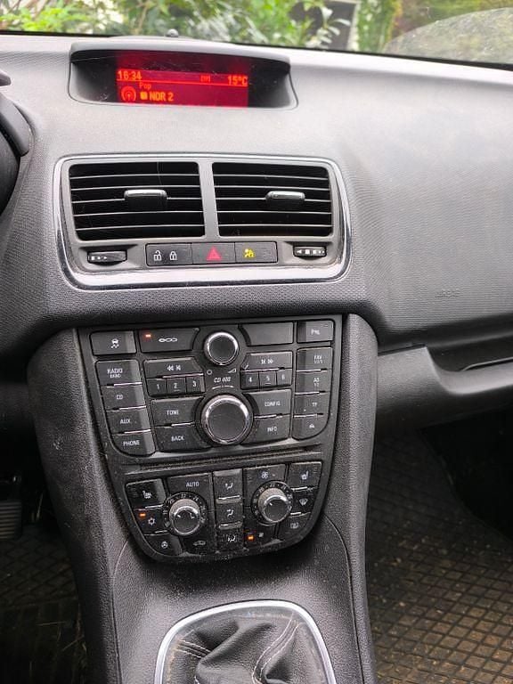 Silber Gebraucht 2015 Opel Meriva Style Van / Kleinbus | 5.500 € (Guter Preis) - Bild 1/4