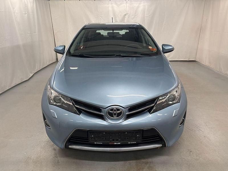 Blau Gebraucht 2014 Toyota Auris Basis Limousine | 5.400 € (Superpreis) - Bild 1/1