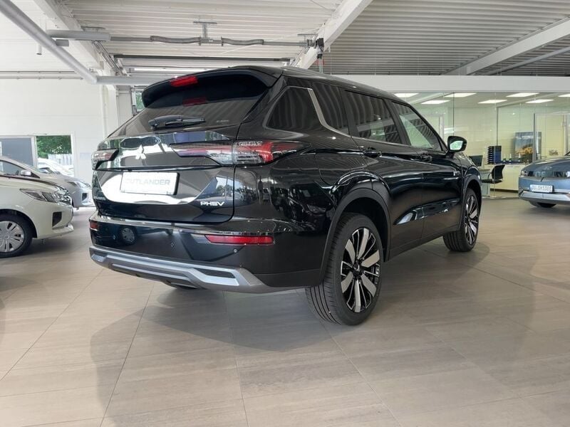 Neu Mitsubishi Outlander P-HEV Edition 306 PS (225 kW) 2025 Schwarz Limousine