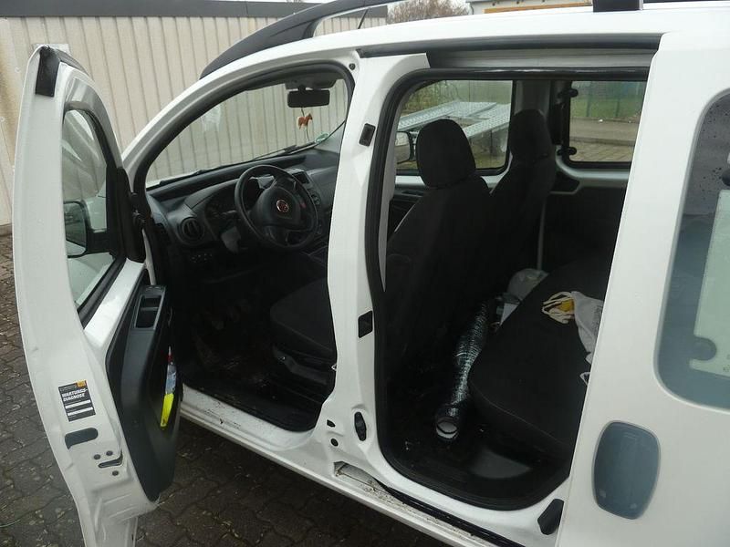 Gebraucht Fiat Fiorino 80 PS (58 kW) 2023 Weiß Van / Kleinbus