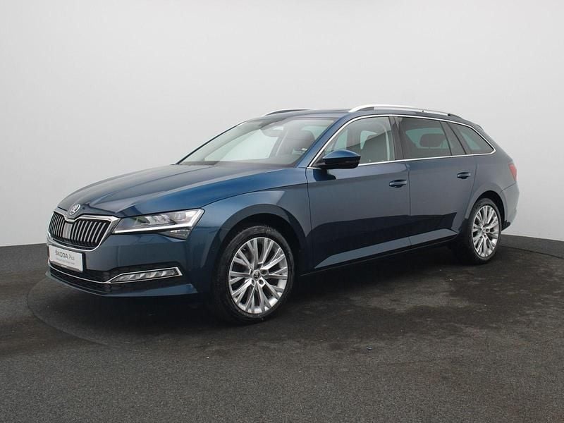 Gebraucht Skoda Superb Style 200 PS (147 kW) 2023 Lavablau metallic Kombi