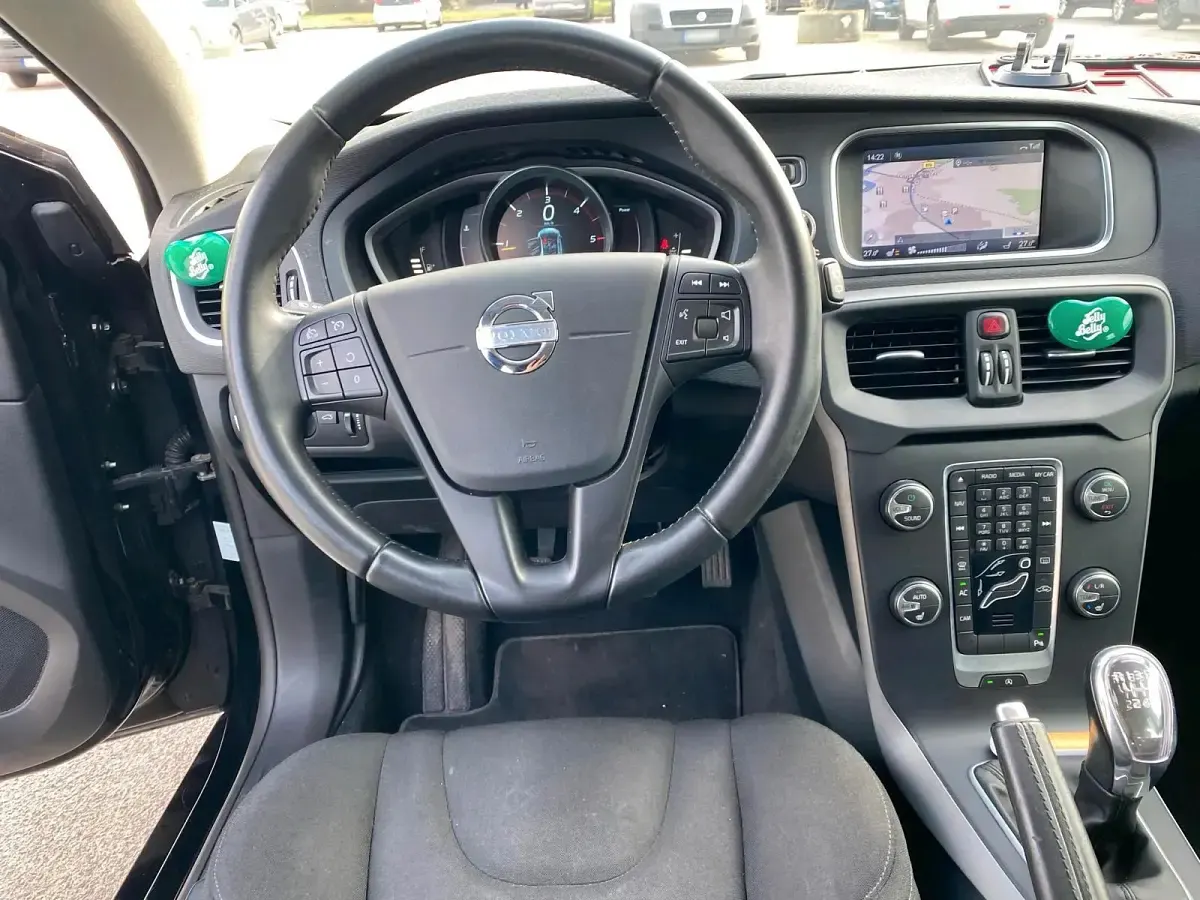 Gebraucht Volvo V40 114 PS (83 kW) 2013 Schwarz Limousine