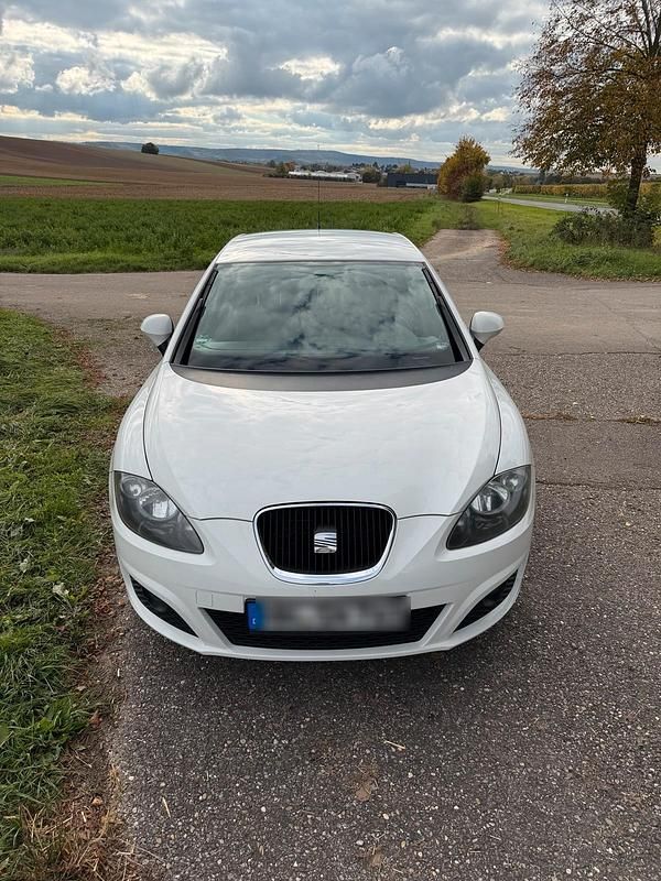 Weiß Gebraucht 2011 Seat Leon Limousine | 4.000 € (Fairer Preis) - Bild 1/4
