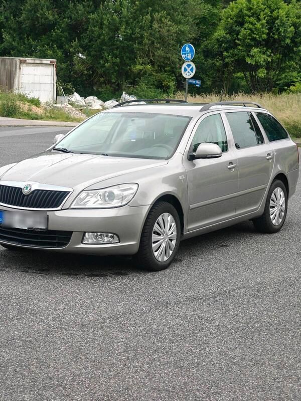 Beige Gebraucht 2012 Skoda Octavia Ambition Kombi | 4.200 € (Superpreis) - Bild 1/4