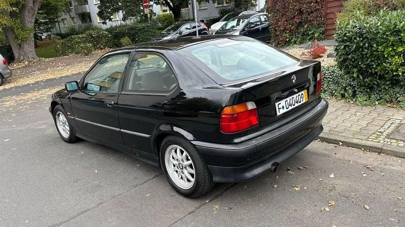 Schwarz Gebraucht 1999 BMW 316 Compact Comfort Edition Kleinwagen | 1.200 € (Fairer Preis) - Bild 1/4