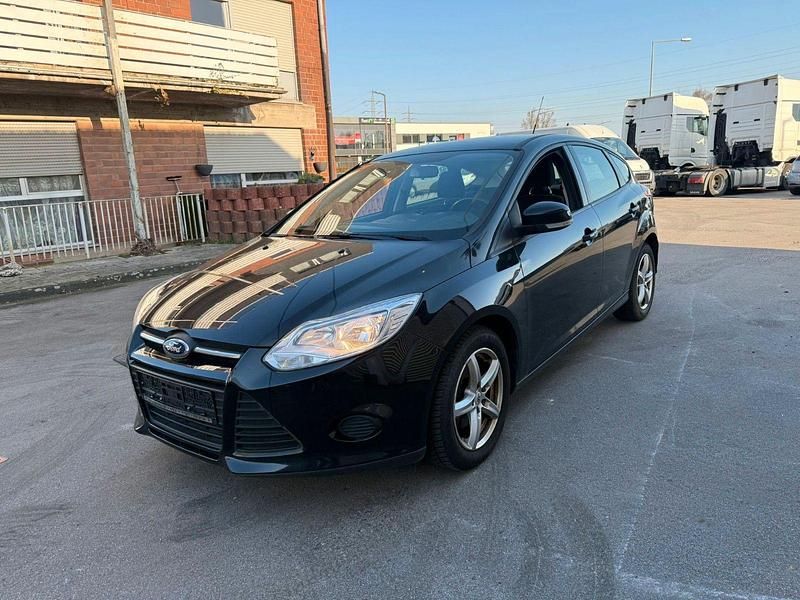 Gebraucht Ford Focus Trend 101 PS (74 kW) 2013 Schwarz Limousine
