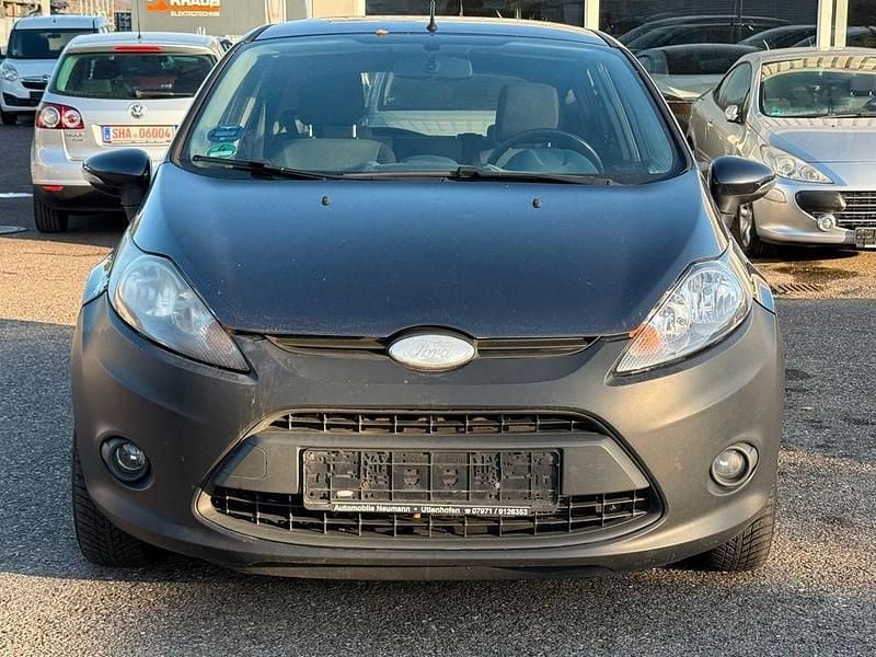 Gebraucht Ford Fiesta 90 PS (66 kW) 2010 Grau Kleinwagen