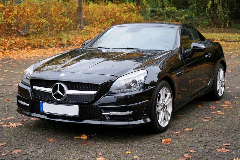 Schwarz Gebraucht 2011 Mercedes SLK250 AMG Cabrio | 13.950 € (Fairer Preis) - Bild 1/4