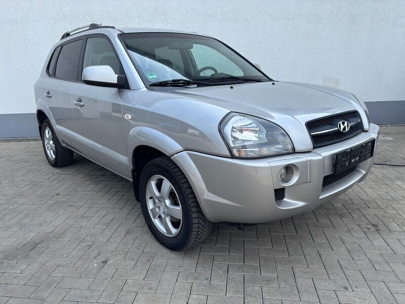 Grau Gebraucht 2005 Hyundai Tucson GLS SUV | 3.900 € (Fairer Preis) - Bild 1/4