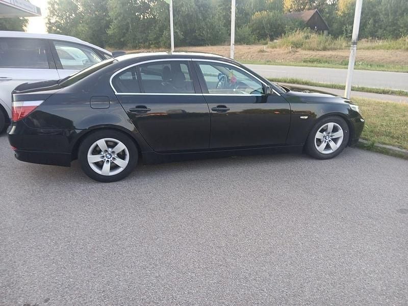 Schwarz Gebraucht 2004 BMW 525 Limousine | 4.199 € (Fairer Preis) - Bild 1/4