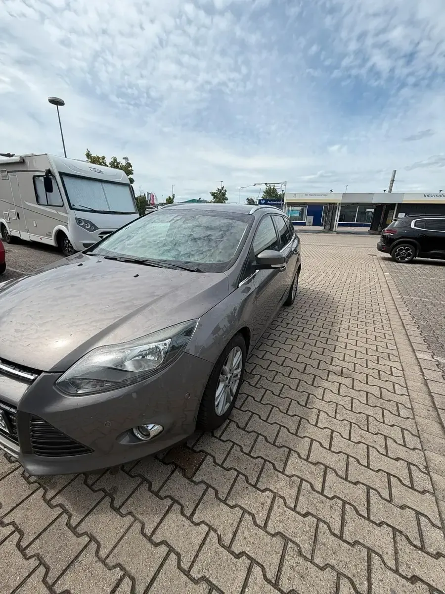 Gebraucht Ford Focus 140 PS (102 kW) 2012 Grau Kombi