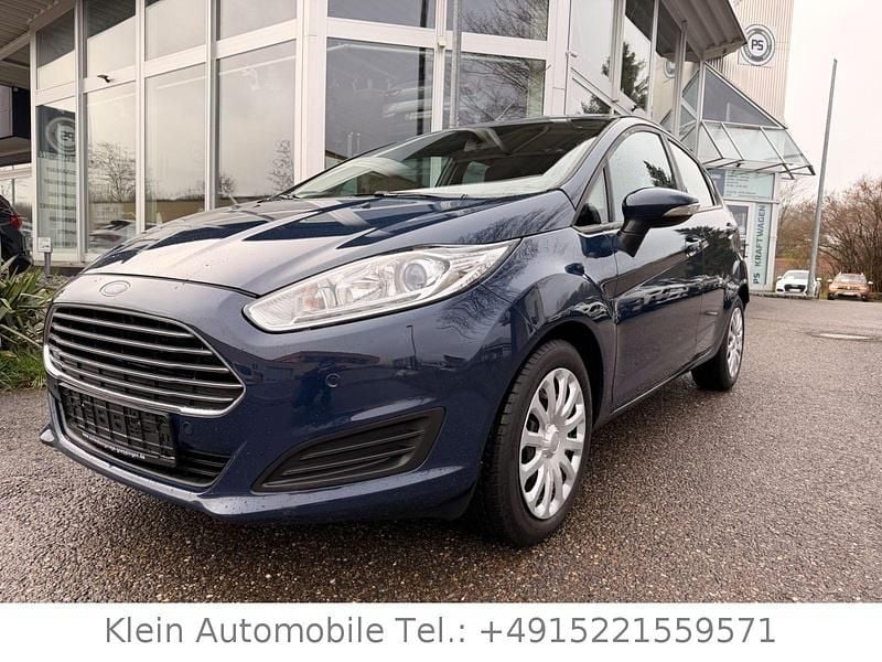 Gebraucht Ford Fiesta Trend 101 PS (74 kW) 2015 Blau Kleinwagen