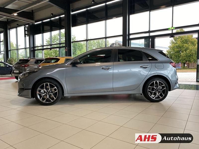 Neu Kia Ceed Style 140 PS (102 kW) 2025 Silber Kleinwagen