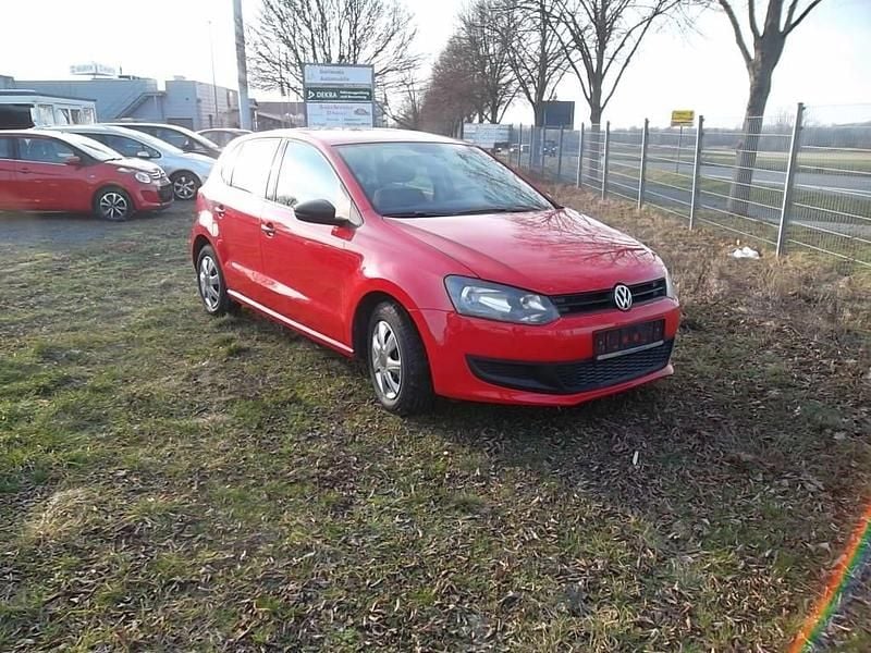 Rot Gebraucht 2010 VW Polo Trendline Limousine | 3.999 € (Guter Preis) - Bild 1/4