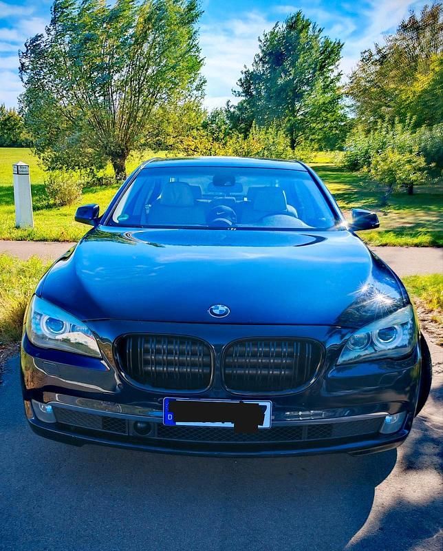 Blau Gebraucht 2009 BMW 730 Limousine | 6.500 € - Bild 1/4