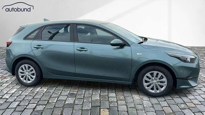 Neu Kia Ceed Best 140 PS (102 kW) 2025 Grün Kleinwagen