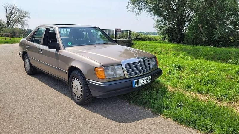Gebraucht 1987 Mercedes E230 Limousine | 3.500 € - Bild 1/4