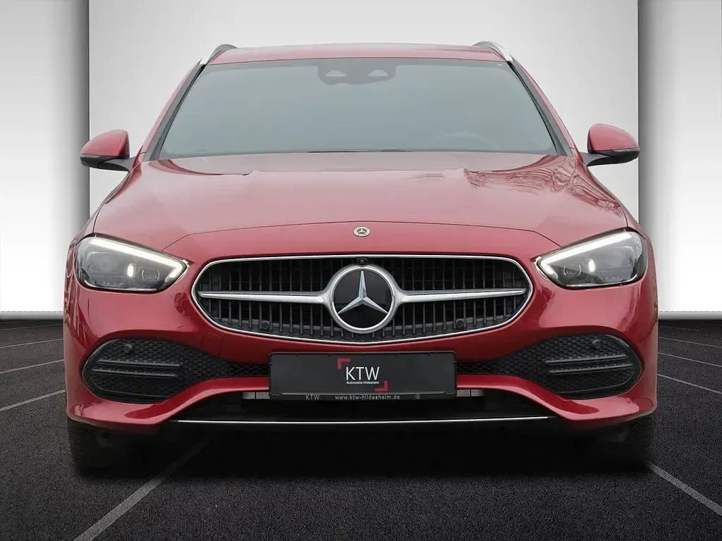Gebraucht Mercedes C300 Avantgarde 197 PS (144 kW) 2024 Patagonienrot  metalliclack Kombi