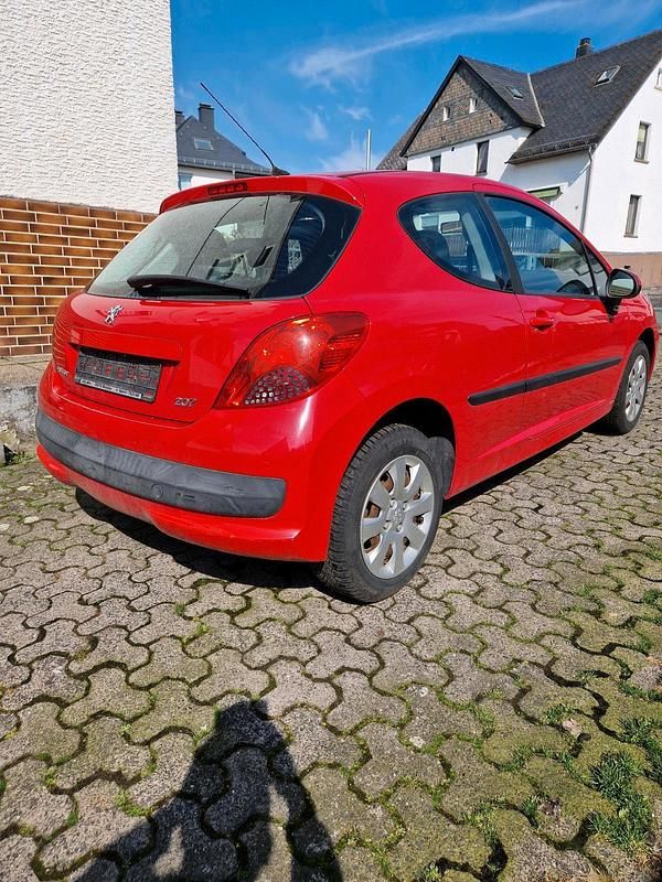 Gebraucht Peugeot 207 88 PS (64 kW) 2007 Rot Kleinwagen