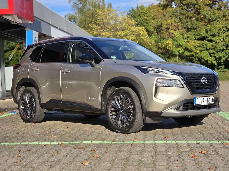 Champagne silber/ schwarz Gebraucht 2025 Nissan X-Trail N-Connecta SUV | 43.850 € (Teuer) - Bild 1/4