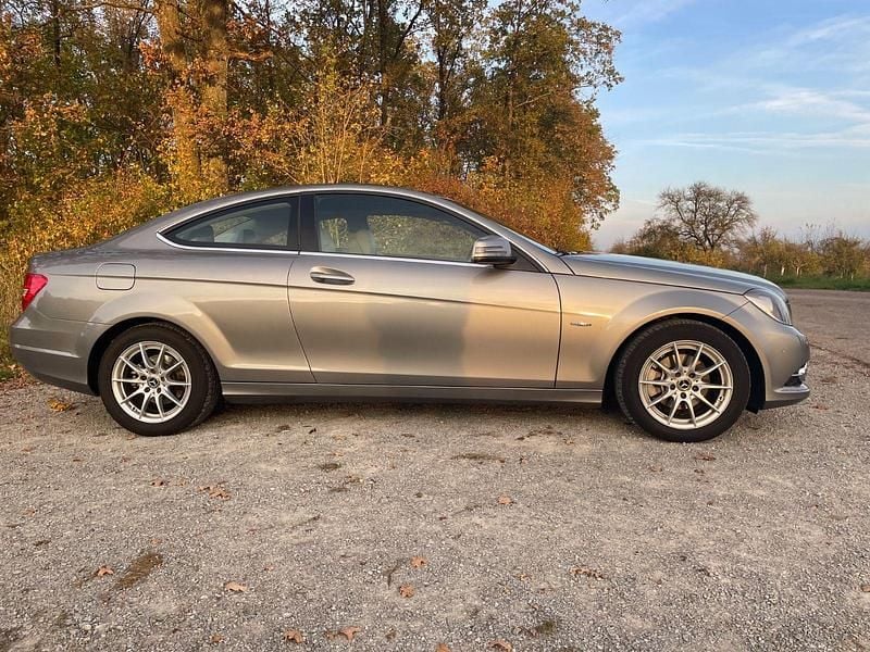 Gebraucht Mercedes C180 156 PS (114 kW) 2011 Grau Coupé