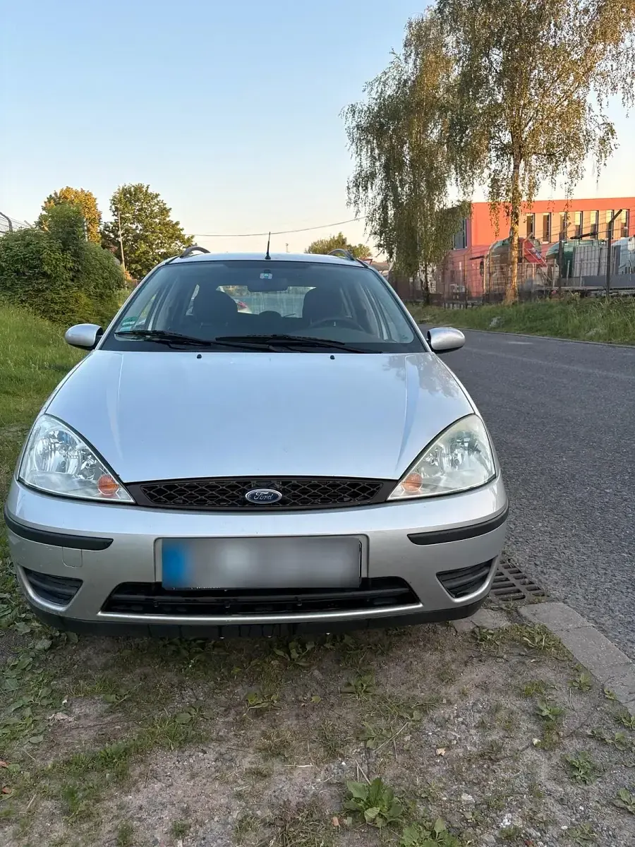 Gebraucht Ford Focus 100 PS (73 kW) 2004 Silber Kombi