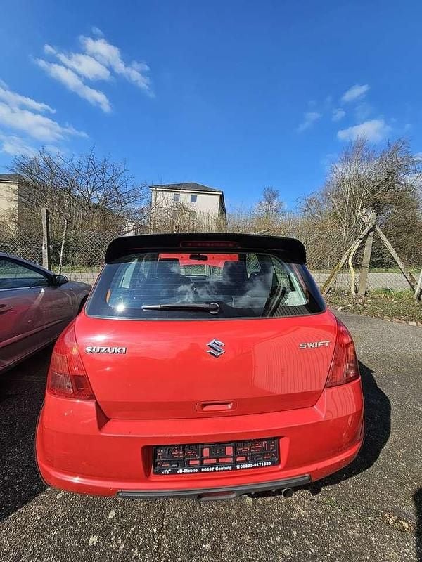 Rot Gebraucht 2007 Suzuki Swift Kleinwagen | 1.350 € (Fairer Preis) - Bild 1/4