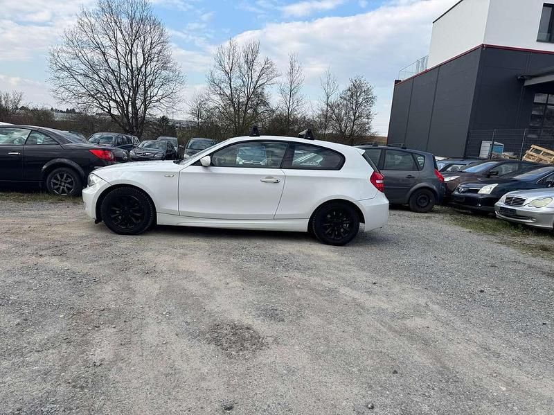 Gebraucht BMW 118 143 PS (105 kW) 2009 Alpinweiss iii Kleinwagen