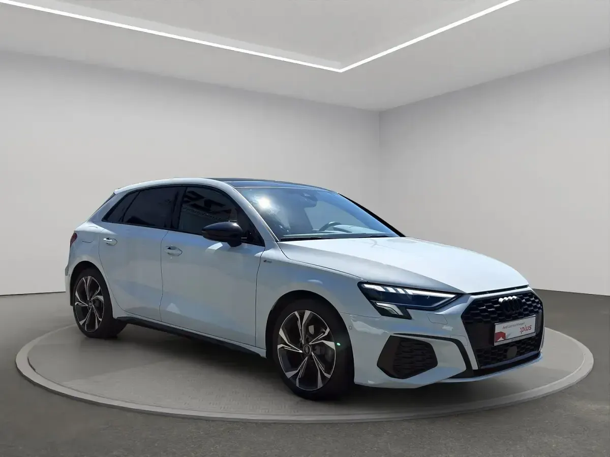 Używany Audi A3 S-Line 150 KM (110 kW) 2024 Biały Sedan/Limuzyna