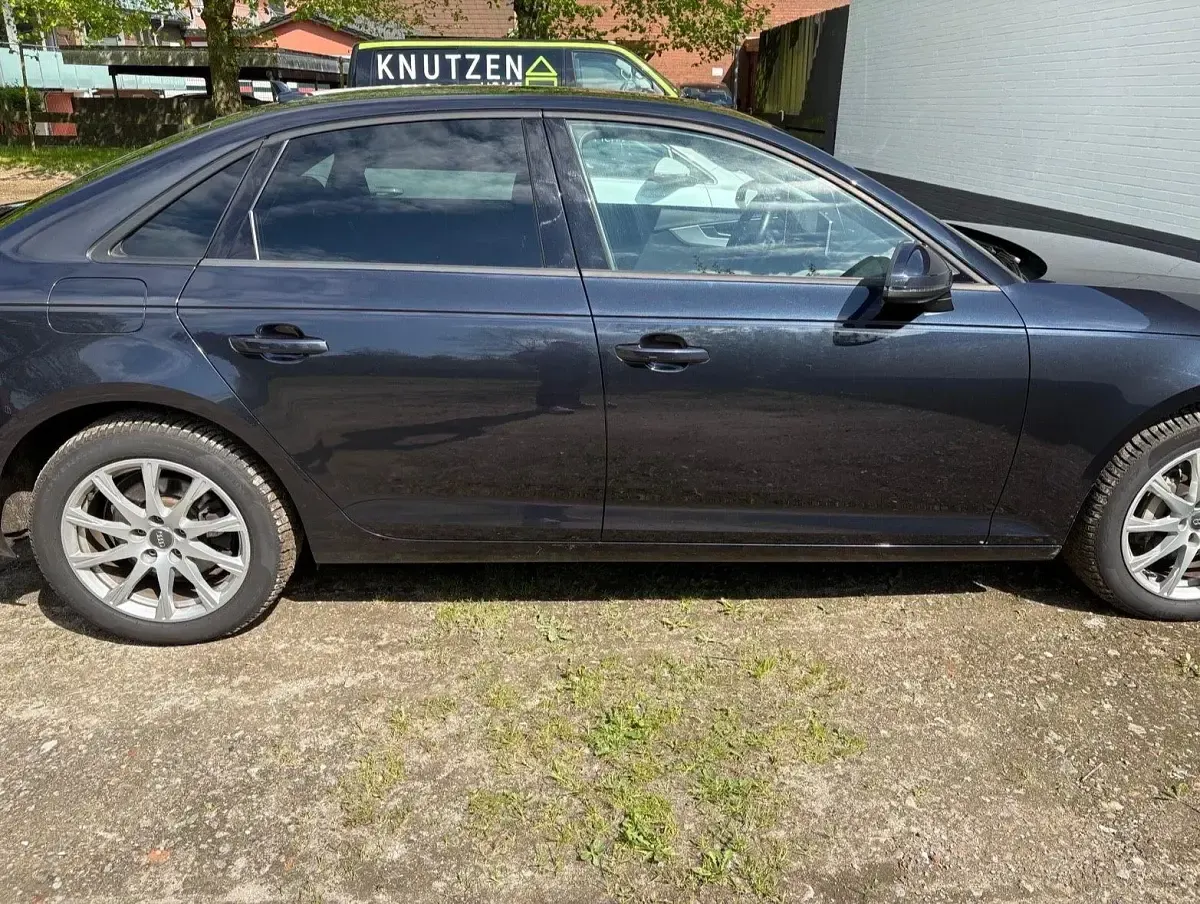 Gebraucht Audi A4 Comfort 190 PS (139 kW) 2018 Blau Limousine