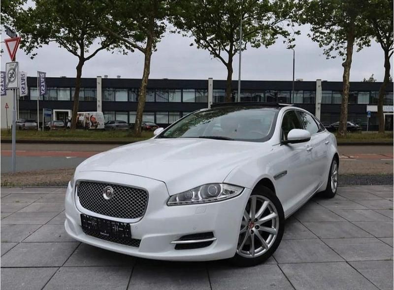 Weiß Gebraucht 2014 Jaguar XJ Portfolio Limousine | 17.950 € (Etwas zu teuer) - Bild 1/4