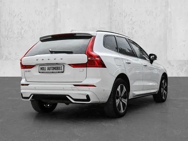 Gebraucht Volvo XC60 Plus 455 PS (334 kW) 2023 Crystal white / metallic SUV