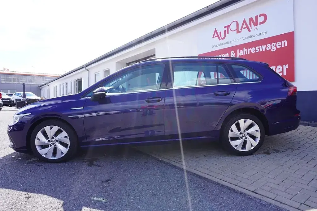 Gebraucht VW Golf VIII Style 150 PS (110 kW) 2021 Atlantik blue metallic Kombi
