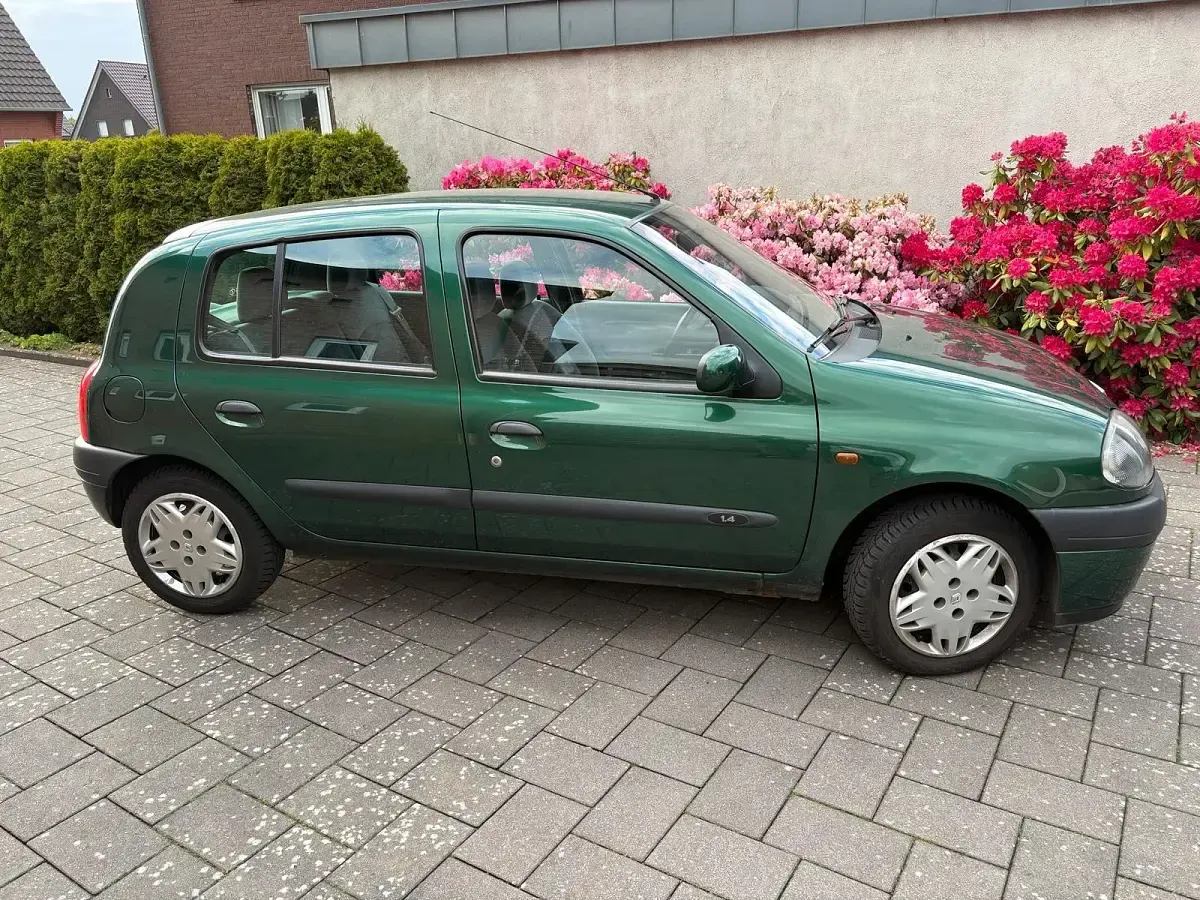 Używany Renault Clio II 75 KM (55 kW) 1999 Zielony Hatchback