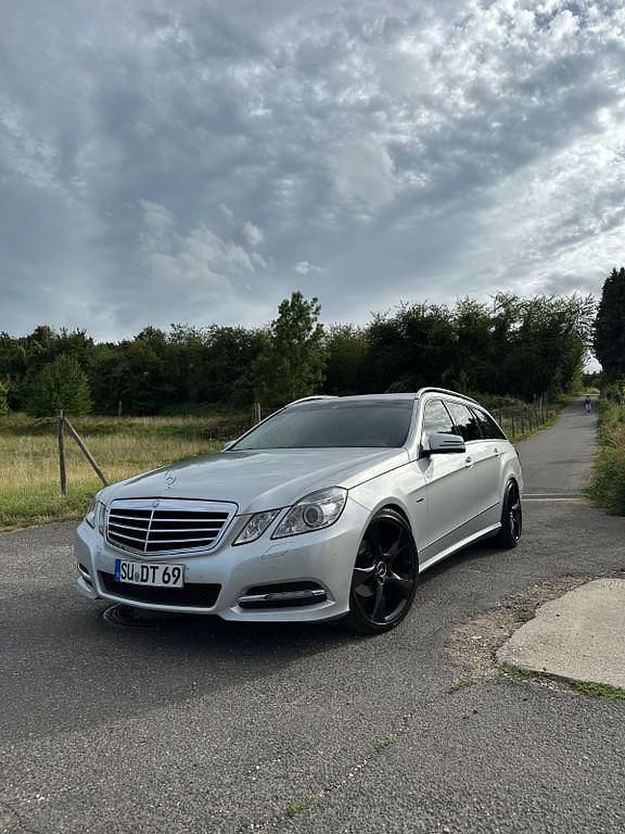 Gebraucht Mercedes E220 Avantgarde 170 PS (125 kW) 2012 Silber Kombi