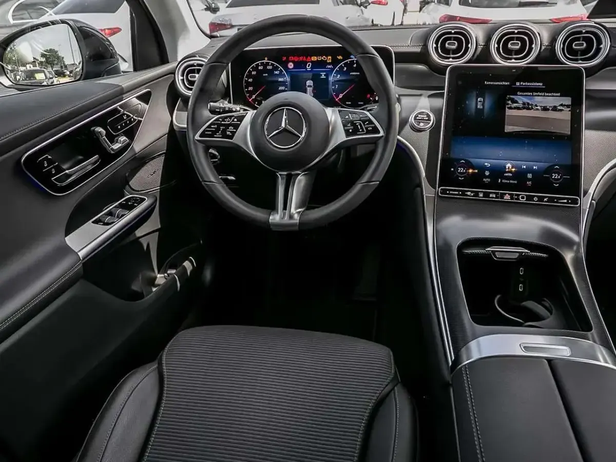 Gebraucht Mercedes GLC200 Advanced Plus 204 PS (150 kW) 2025 Schwarz SUV