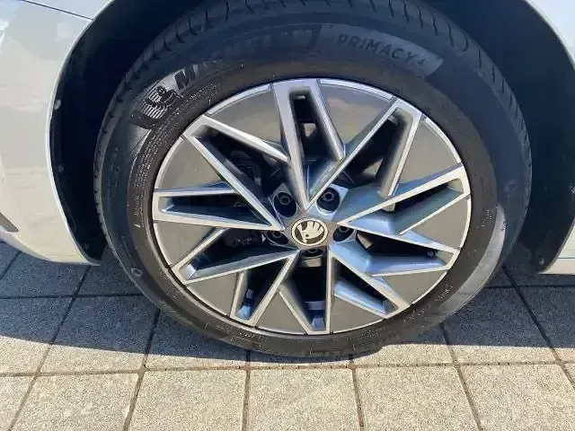 Gebraucht Skoda Octavia Ambition 150 PS (110 kW) 2023 Brillantsilber metallic Kombi
